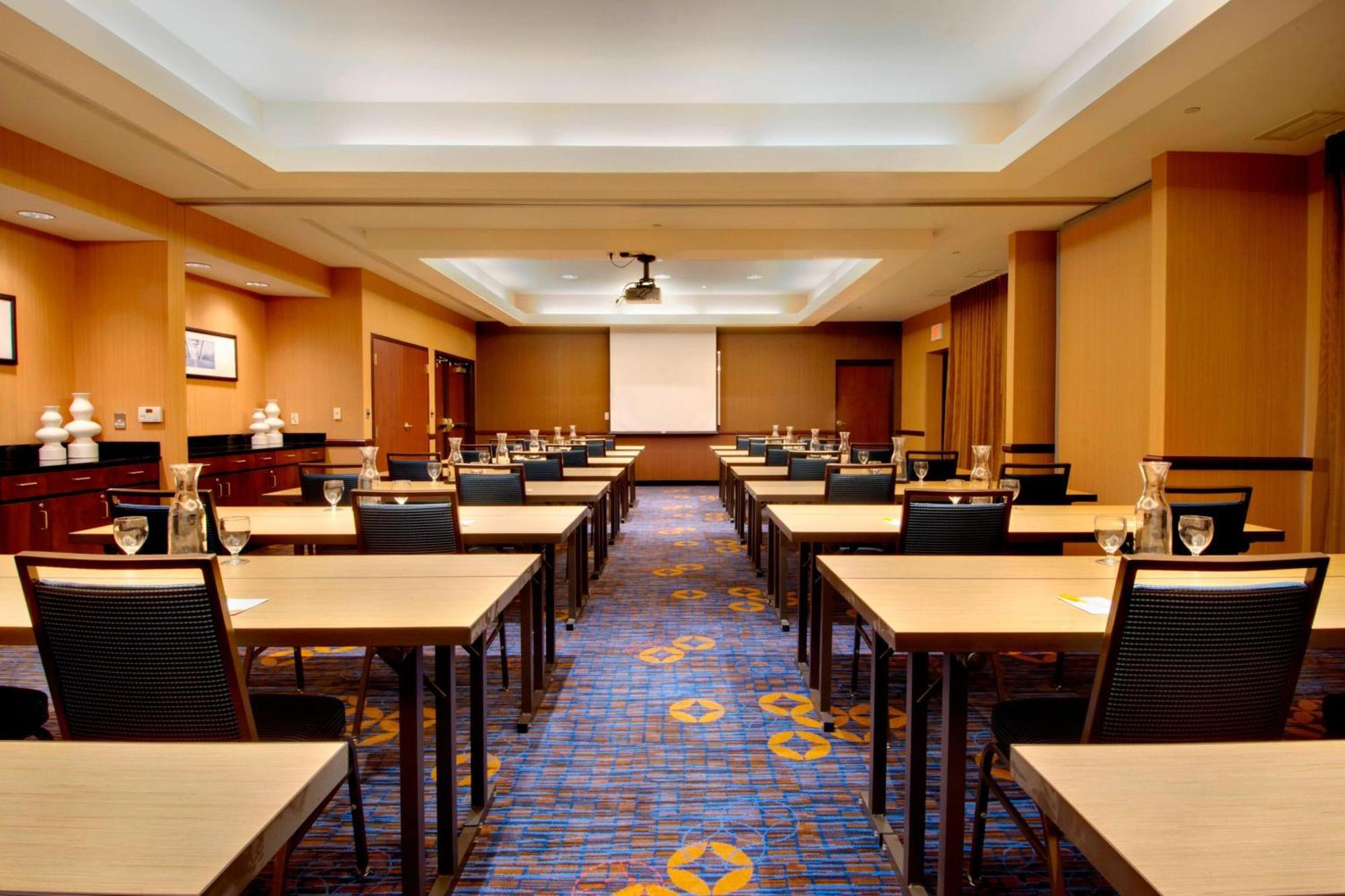 Hotel Courtyard By Marriott Madison East Exterior foto
